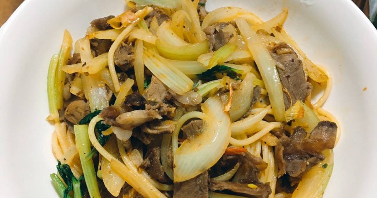 Mì xào bò cần tây