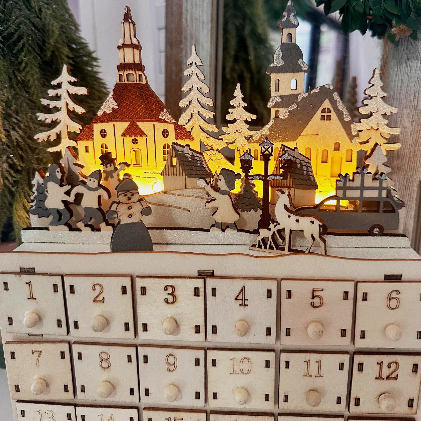 Weihnachts-Adventskalender aus Holz mit 24 Schubladen