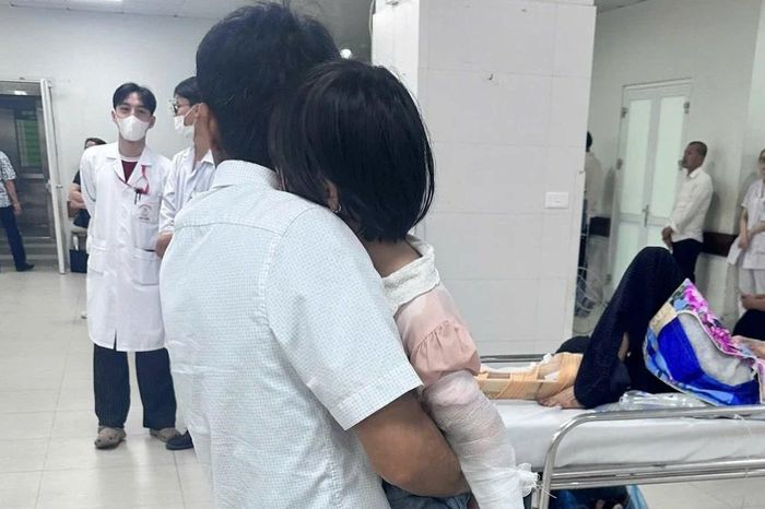 CSGT Hà Nội mở đường đưa cháu bé đi cấp cứu kịp thời - Đài Phát thanh và truyền hình Hà Nội