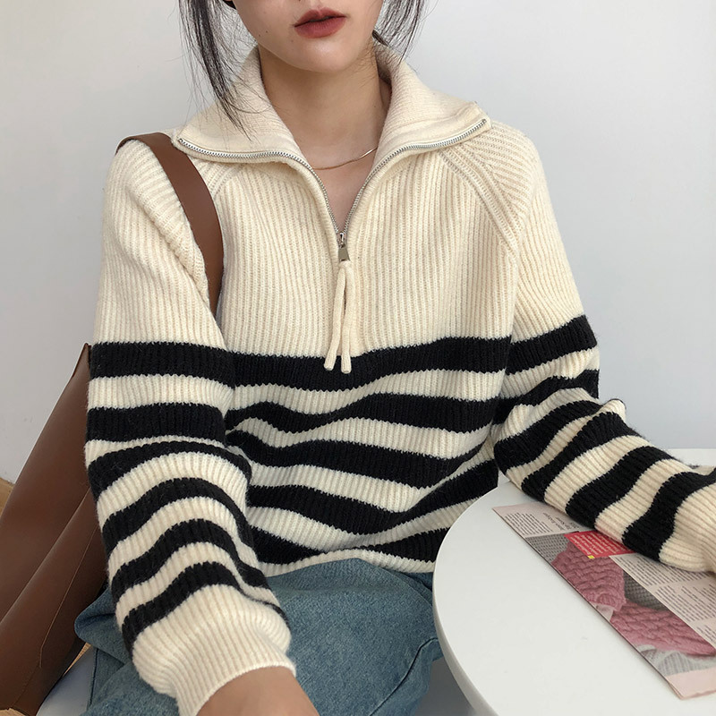 Women's zip-up cardigan with striped pattern