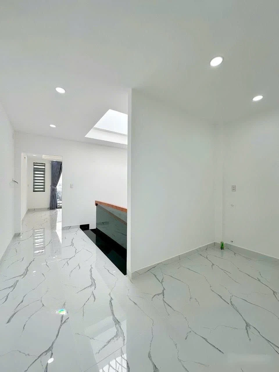 BÁN NHÀ 4,3x16m, 5 Tầng, Lê Văn Quới, ,Bình Tân