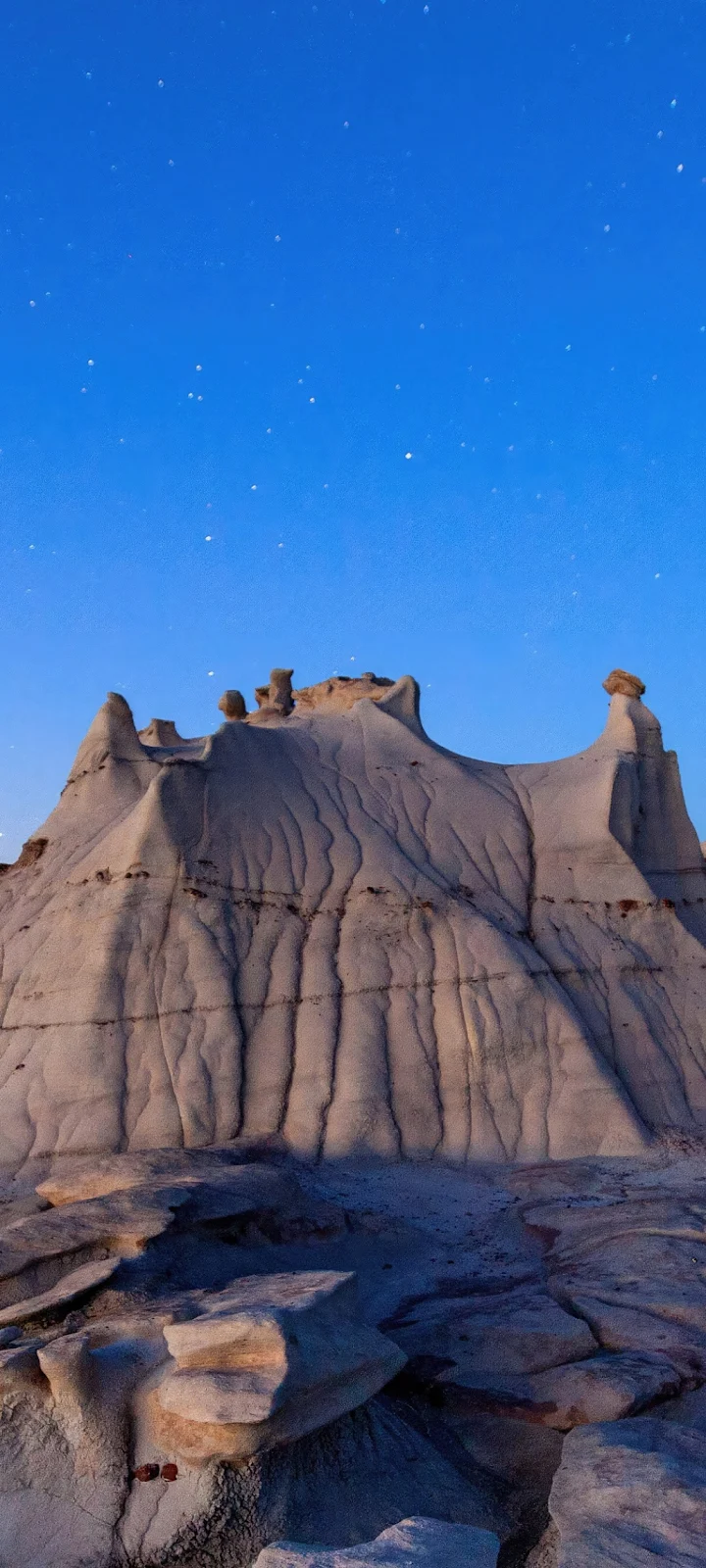Badlands Rock Formations At Night - Landscape Photography iPhone Wallpaper (1032x2293)