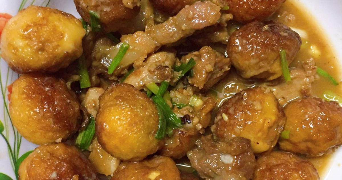 Trứng cút kho thịt