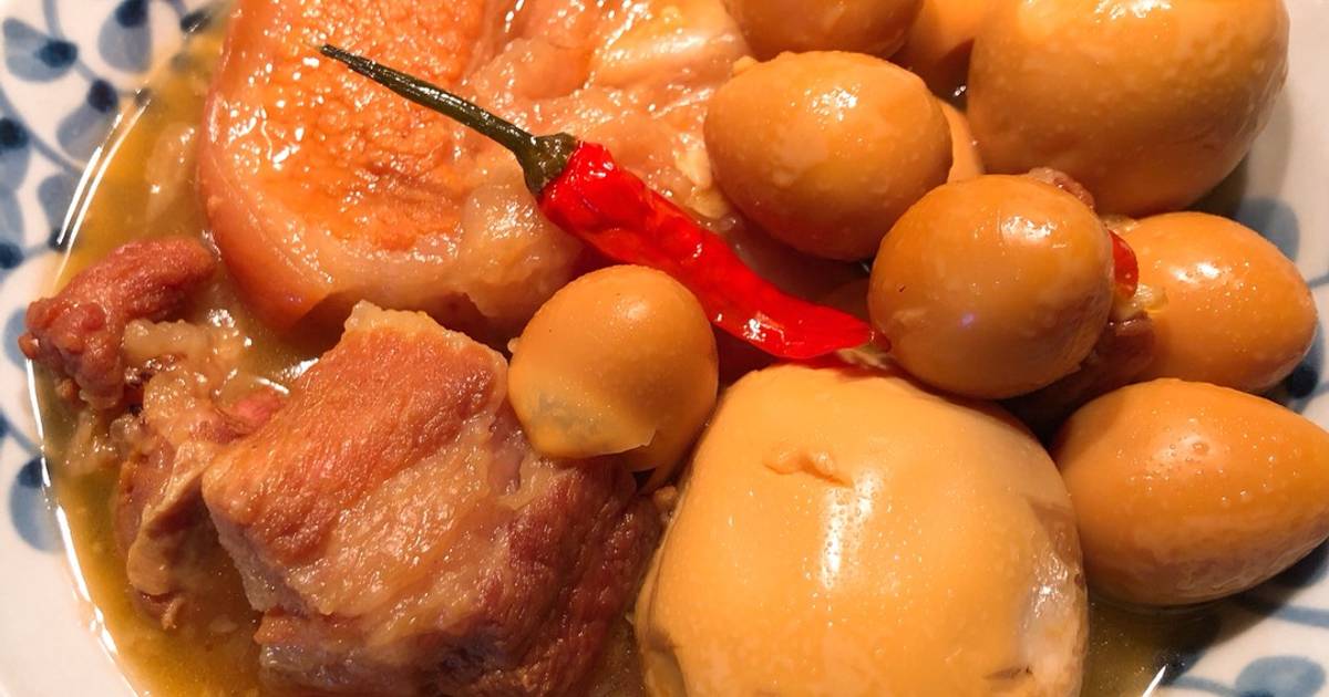 Thịt kho trứng rịu cùng lá chuối