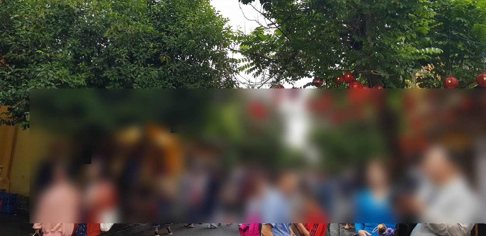 사람이 많은 호이안 거리
