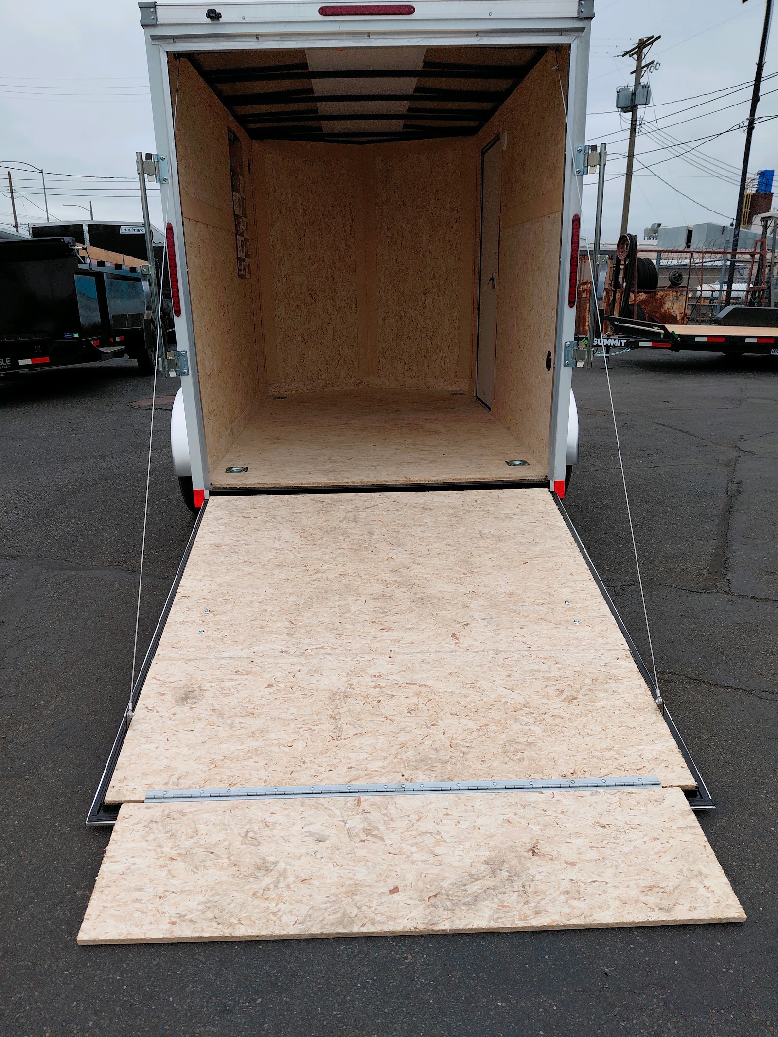 Passport Deluxe Enclosed Cargo
