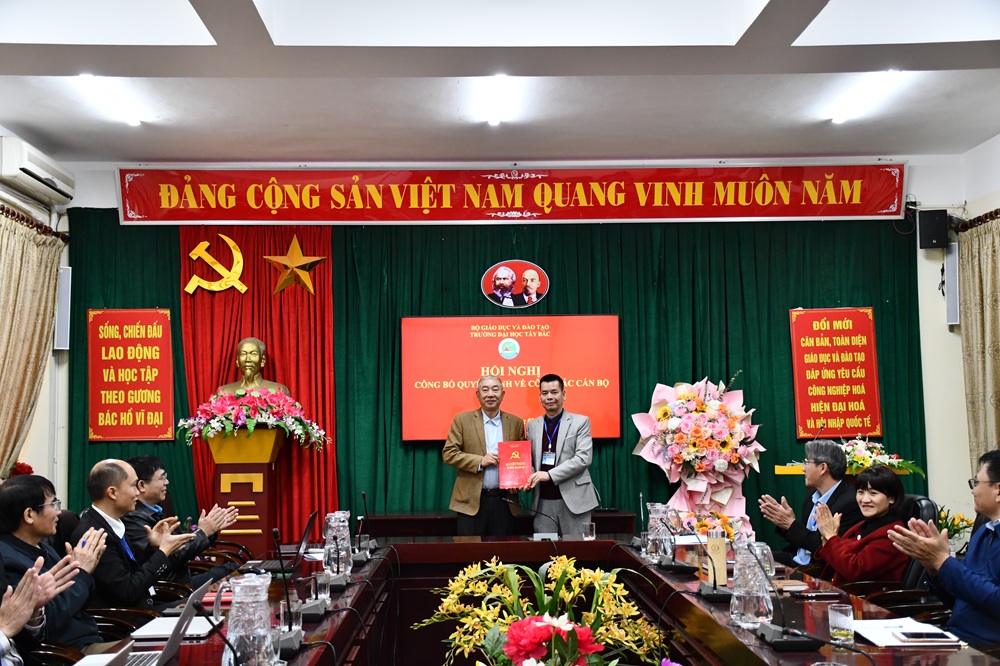 Hội nghị công bố quyết định về công tác cán bộ