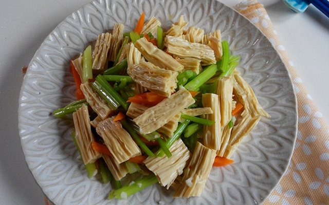 Tàu Hũ Ky Trộn Chua Ngọt