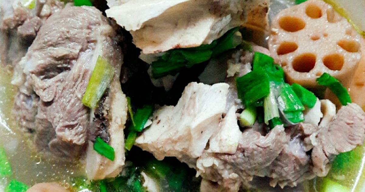 Xương đầu heo hầm củ sen