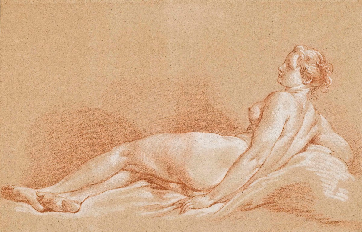 Jeune femme allongée