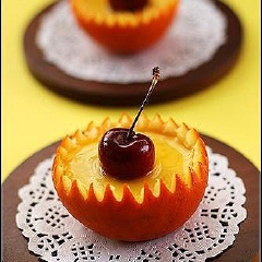 Cuối cùng trang trí thêm quả cherry lên trên rồi thưởng thức.