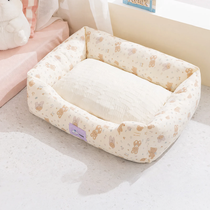 Breathable pet mat with border