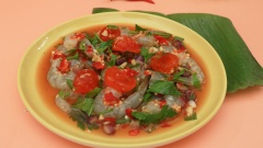 Món salad tôm sống trứng muối sốt chua cay nhìn thật hấp dẫn phải không nào? Chỉ mới nhìn cũng đã cảm nhận được sự tươi mát và một chút vị béo của trứng muối hòa quyện cùng vị cay chua là sự đặc biệt của món ăn này đem lại. Hãy theo dõi Cooky để cùng mình vào bếp thực hiện nhiều công thức đa dạng và hấp dẫn hơn nhé!