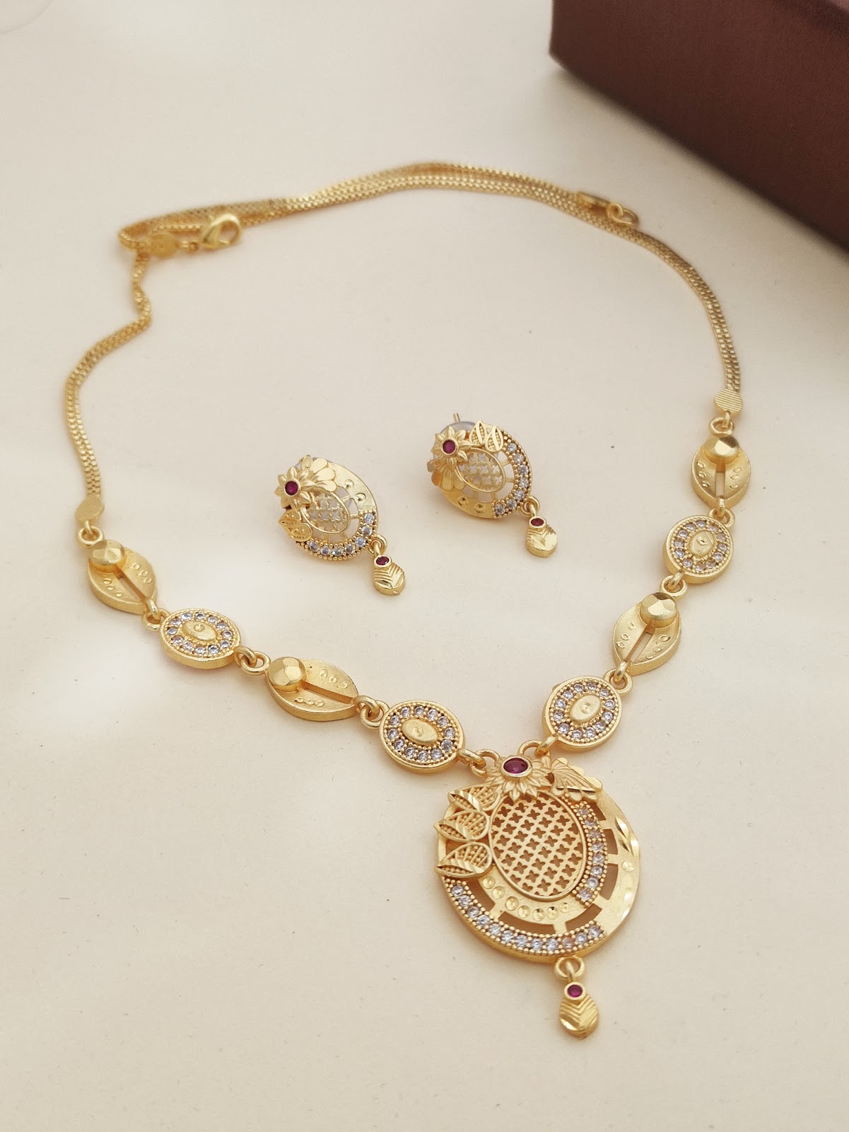 TraditionalAarvika Halo Gold Necklace Set with Earrings for Women