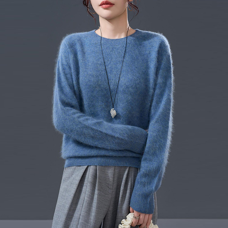 Women's knitted sweater made of soft wool-cashmere blend