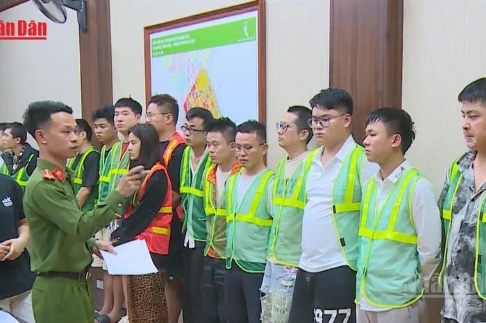 Công an Hà Nội cảnh báo tội phạm mạng có xu hướng 'dạt' sang các địa phương của Việt Nam để hoạt động - Báo Nhân Dân