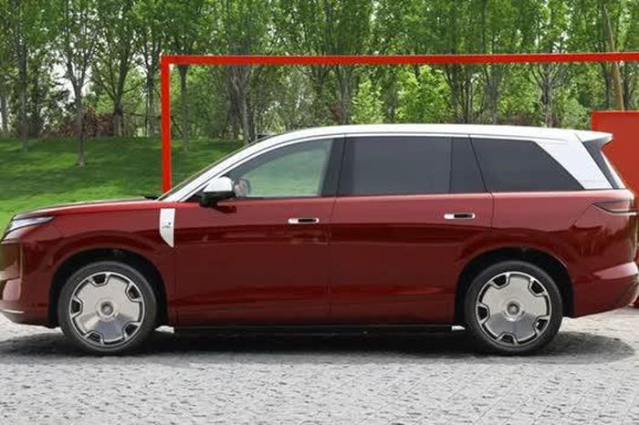 SUV dài gần 5,3 mét, công suất 784 mã lực, giá gần 1 tỷ đồng, tạo sức hút không ngờ - Tạp chí Doanh Nghiệp Việt Nam