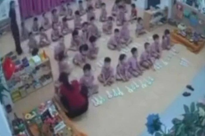 Xôn xao clip bé trai 4 tuổi nghi bị nữ giáo viên giật tóc - Báo Tri thức &amp; Cuộc sống