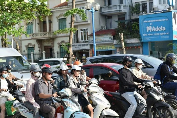 Lý do Hà Nội hỗ trợ 5 triệu đồng/cá nhân chuyển đổi xe máy xăng sang xe điện? - Báo Tri thức &amp; Cuộc sống
