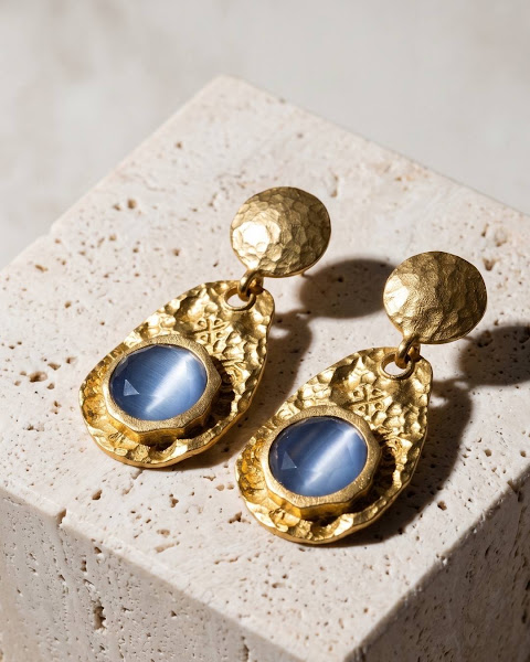 Ancient Shield Cat's Eye Earrings frontend image