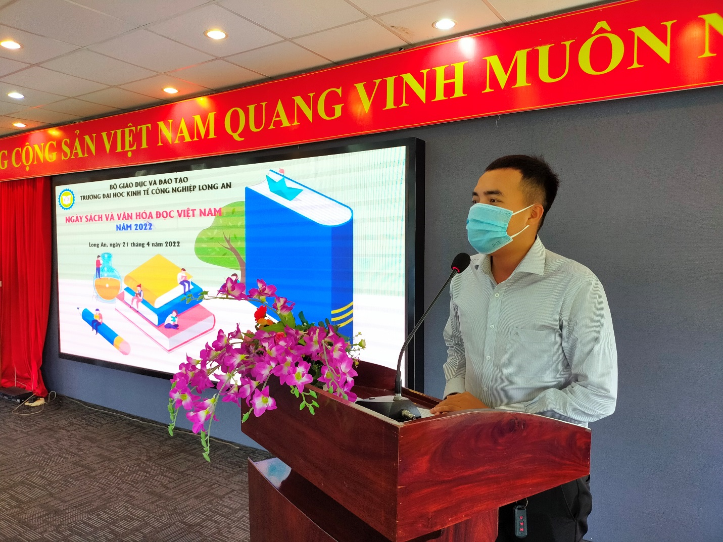 Đ/c Trương Phú Quí – Phó Bí thư Đoàn trường khái quát về Ngày sách Việt Nam 