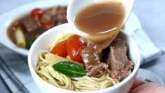 Chỉ vài bước nhấn nút đã có ngay món ngon siêu hấp dẫn chiêu đãi cho cả gia đình rồi. Trong thời gian nấu bò, chúng ta sẽ có rất nhiều thời gian làm công việc riêng, rất tiện lợi luôn. Đừng quên sắm ngay một chiếc nồi cơm điện Hitachi có chức năng nấu tự động này nhé, thành phẩm món ăn rất là ngon và hấp dẫn.