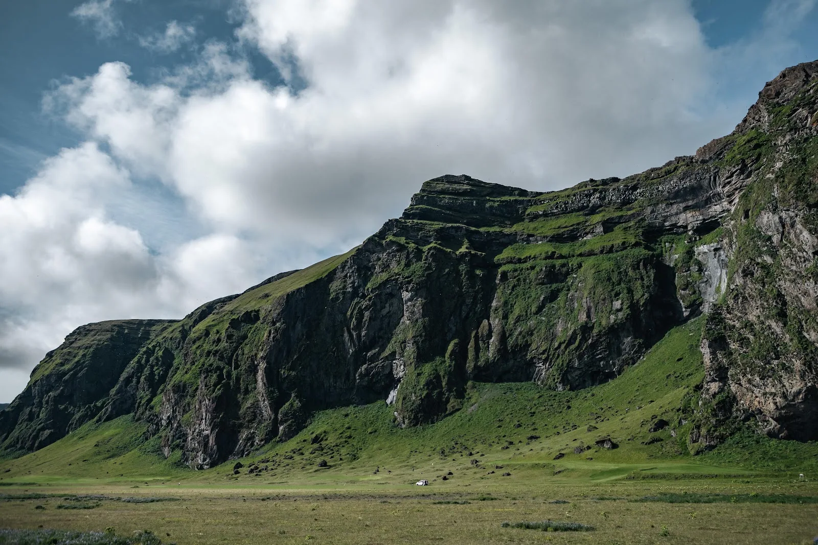 Green Mossy Cliffs of Iceland - Landscape Photography 4K Wallpaper (5000x3333)
