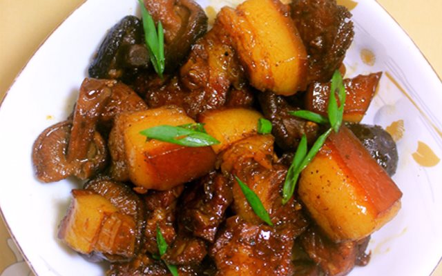 Thịt Kho Nấm Và Coca