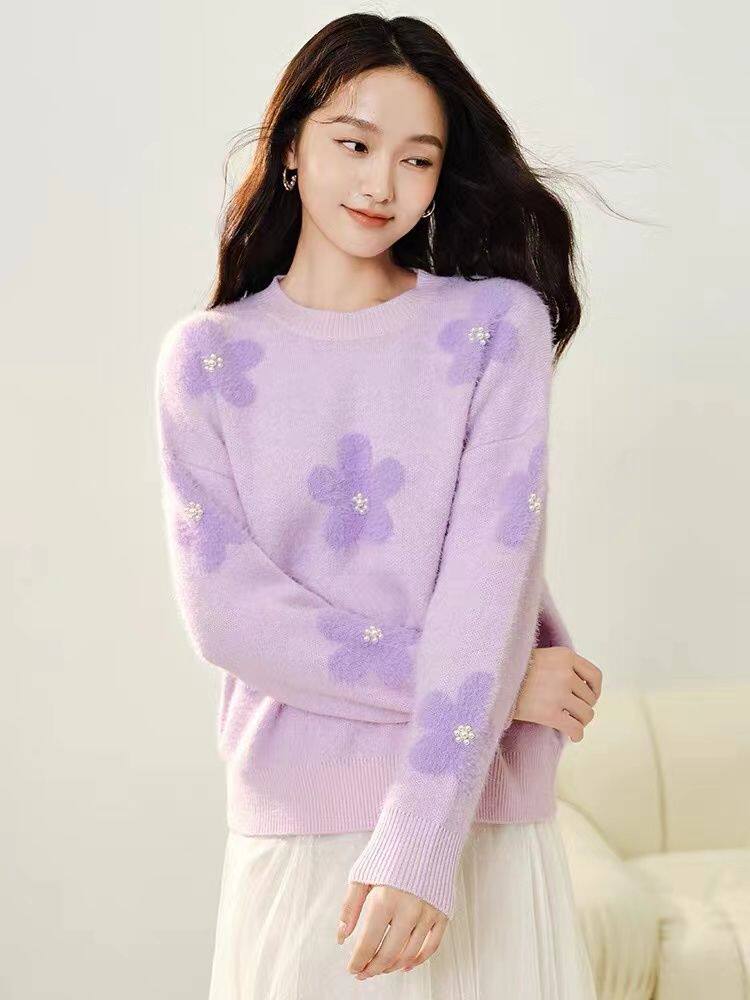 Women's knitted sweater with floral pattern and pearl embellishment