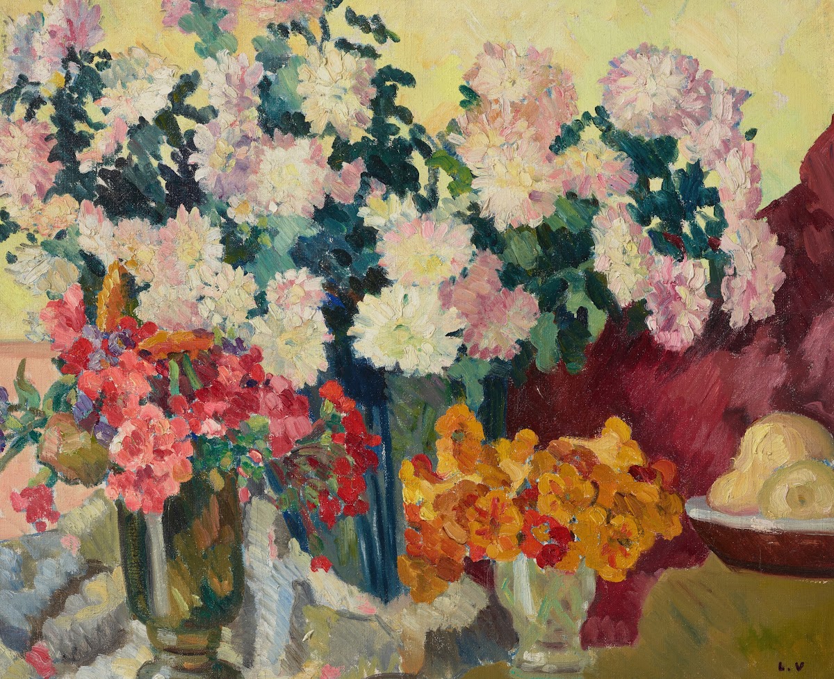 Trois vases de fleurs assiette de pommes 1935