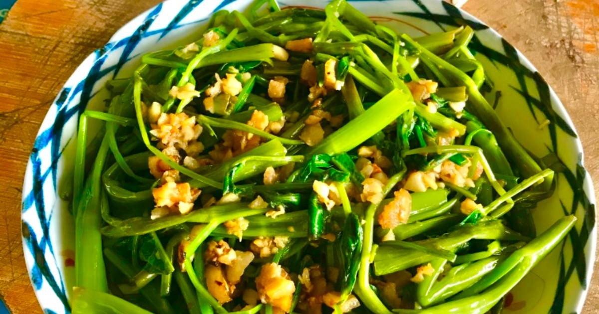 Rau muống xào tỏi tóp mỡ