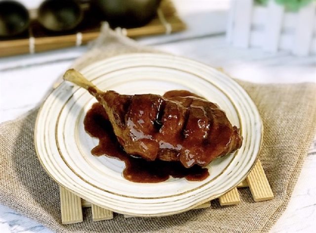 Đùi Vịt Om Sốt Mặn Ngọt
