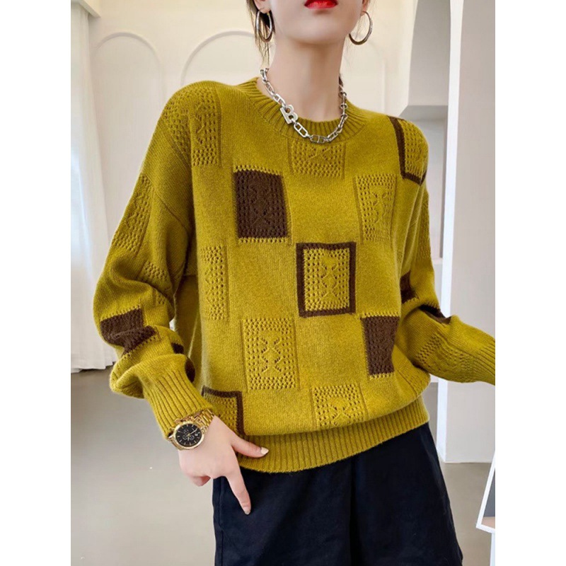 Women's knitted sweater, checked, round neck