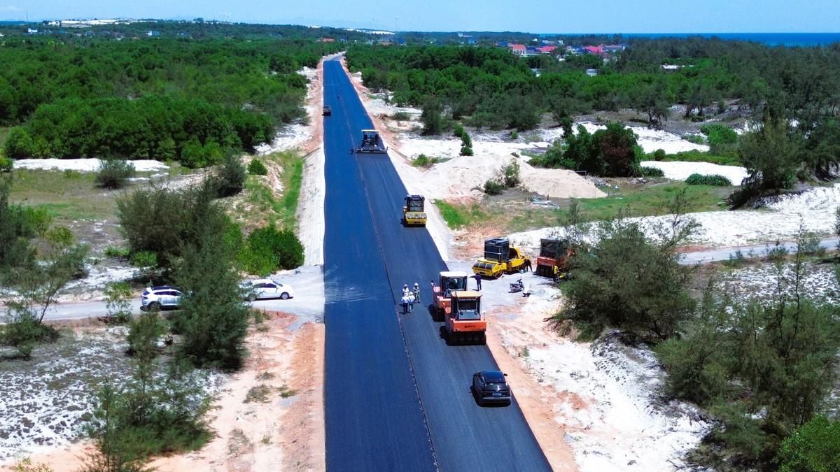 Gỡ vướng mặt bằng, đẩy nhanh thi công dự án đường ven biển hơn 2.480 tỷ đồng ở Quảng Trị - Báo Xây Dựng