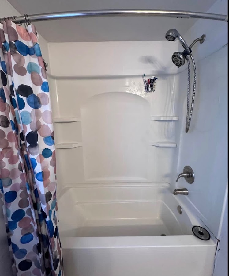 Bathroom after TidyMamas cleaning