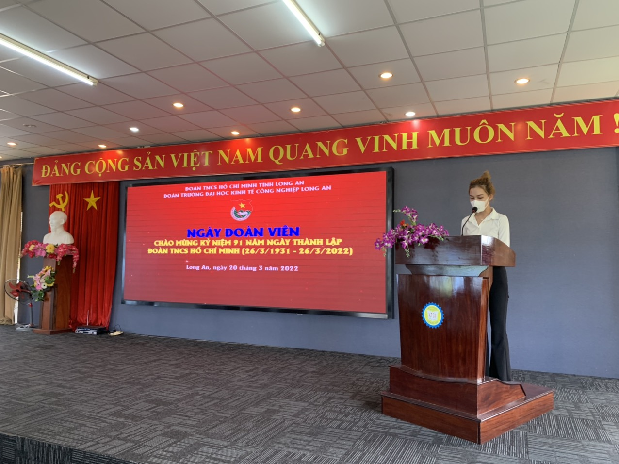 Đoàn viên, sinh viên hưởng ứng ngày đoàn viên