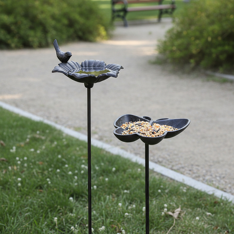 Gusseiserne Vogel-Futterstation im Vintage-Stil