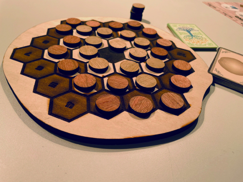 ボードゲームにおける「継続性」を主題としたゲームメカニクスの考案と制作