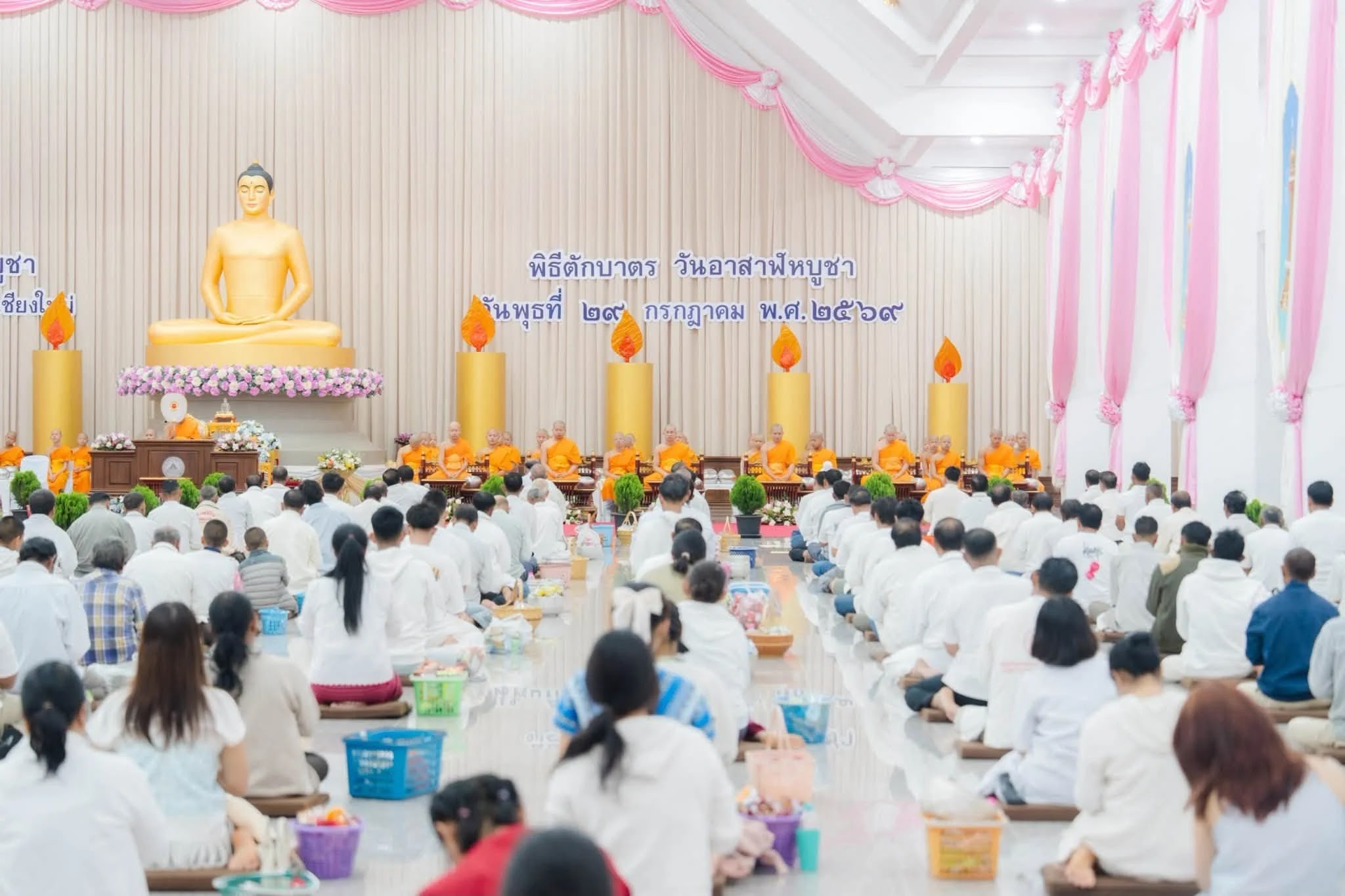 ภาพประกอบ วันอาสาฬหบูชา 2569 …. ฝนตกตั้งแต่เมื่อคืน เมื่อเช้าก็ตกหนักอีก…. คิดไปว่าศรัทธาบ้านขุนจะขึ้นวัดมาทำบุญกันยังไง…แต่ปรากฏว่า ฝนจะตกหนังยังไง ก็ไม่เป็นปัญหาอุปสรรคต่อศรัทธาความเชื่อมั