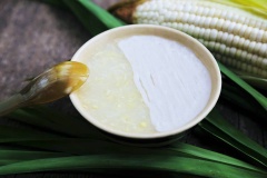 Chè bắp lá dứa dẻo ngọt, béo thơm hương lá dứa đặc trưng. Đặc biệt có bột sắn dây ngoài tạo độ sánh cho chè còn có tác dụng giải nhiệt, chống lão hóa, chống rối loạn nhịp tim...là thực phẩm rất tốt cho sức khỏe.