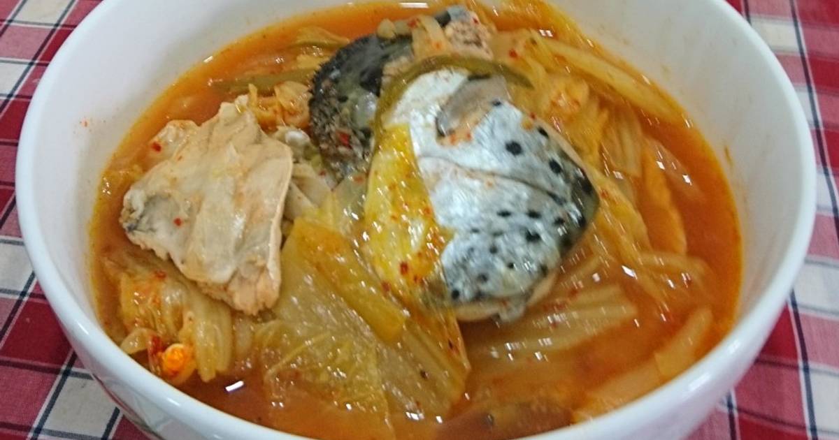 Canh đầu cá hồi nấu kim chi
