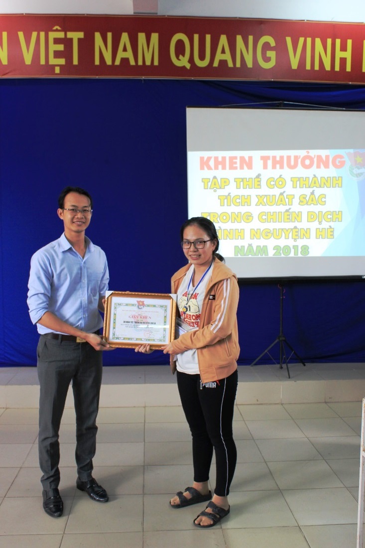 Chi đoàn 17QT với thành tích xuất sắc trong chiến dịch tình nguyện hè 2018