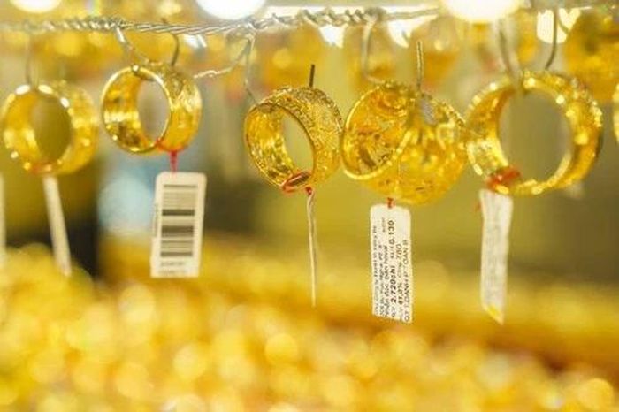Vàng giảm 21% từ đỉnh, nhà đầu tư lỗ nặng nhưng vẫn kỳ vọng 10.000 USD - Báo Tri thức &amp; Cuộc sống