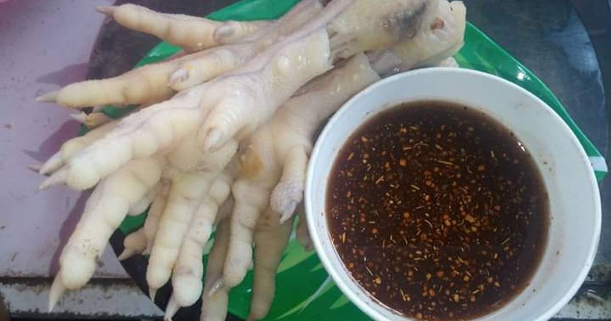 Chân gà luộc chấm mắm thái