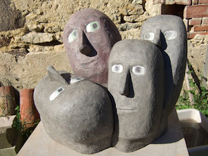 à la recherche d'autres mondes Ci-dessus: La FamillePièce en cours de séchage