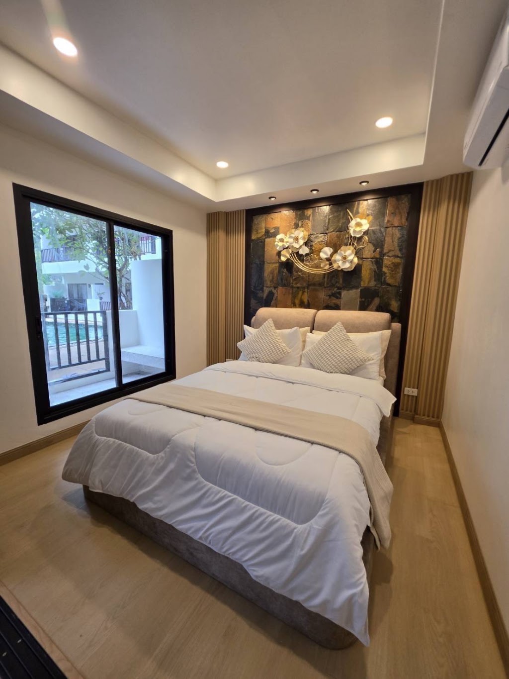 Surin Gate Condominium ห้อง 105 · บางเทา 4