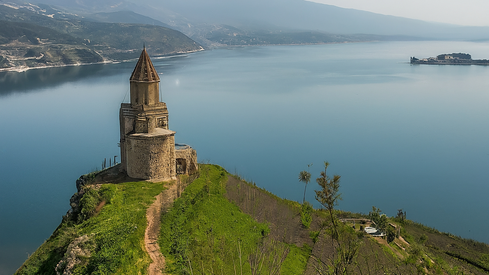 AI 생성 이미지: 장애 대응 자동화: 런북과 플레이북 통합 사례