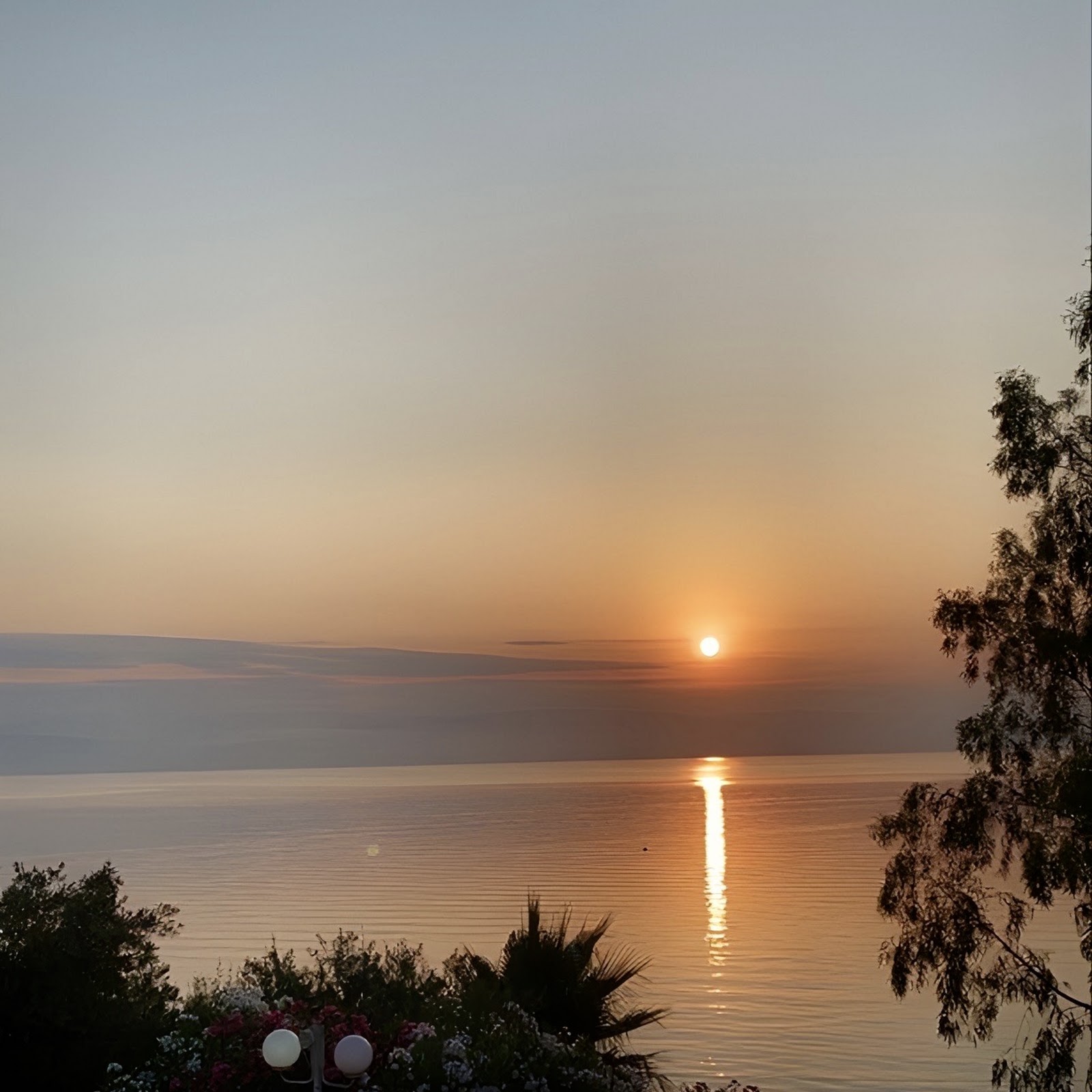 Download Golden Sunset Over Calm Ocean Full HD iPhone