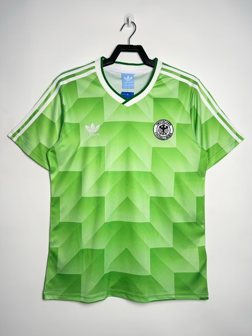 Equipación de visitante de Alemania de 1988.jpg