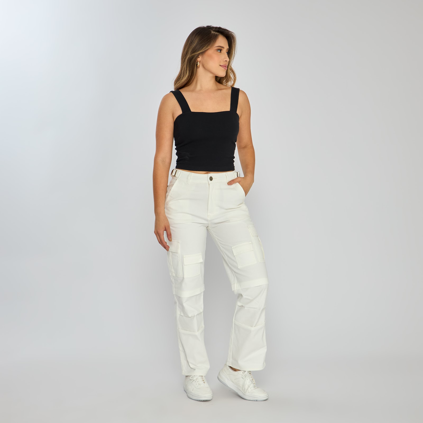 Pantalón cargo bota recta tiro alto en denim stretch, color crudo - Vista 2